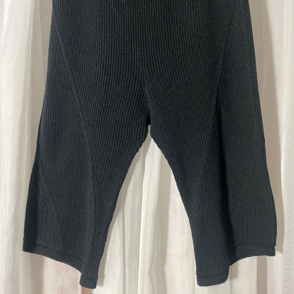 Mame Kurogouchi x Uniqlo collab 3D knit ribbed black shorts - Picture 3 of 6